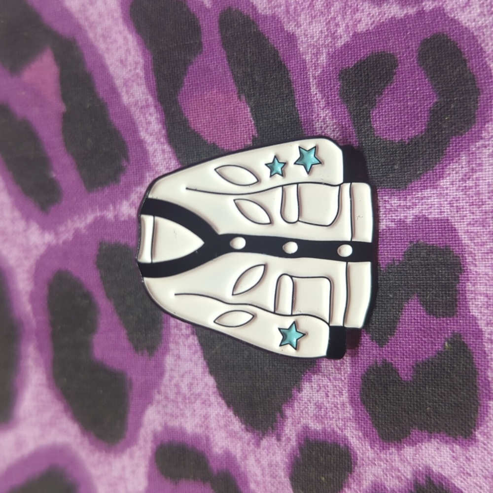 💙 Taylor Swift - Folklore Cardigan - Enamel Pin